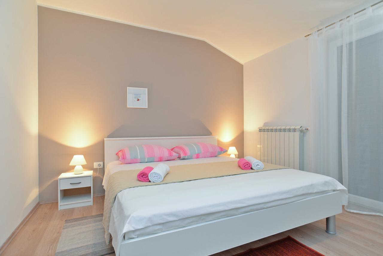 Apartments Olivera 1726 พูลา ภายนอก รูปภาพ