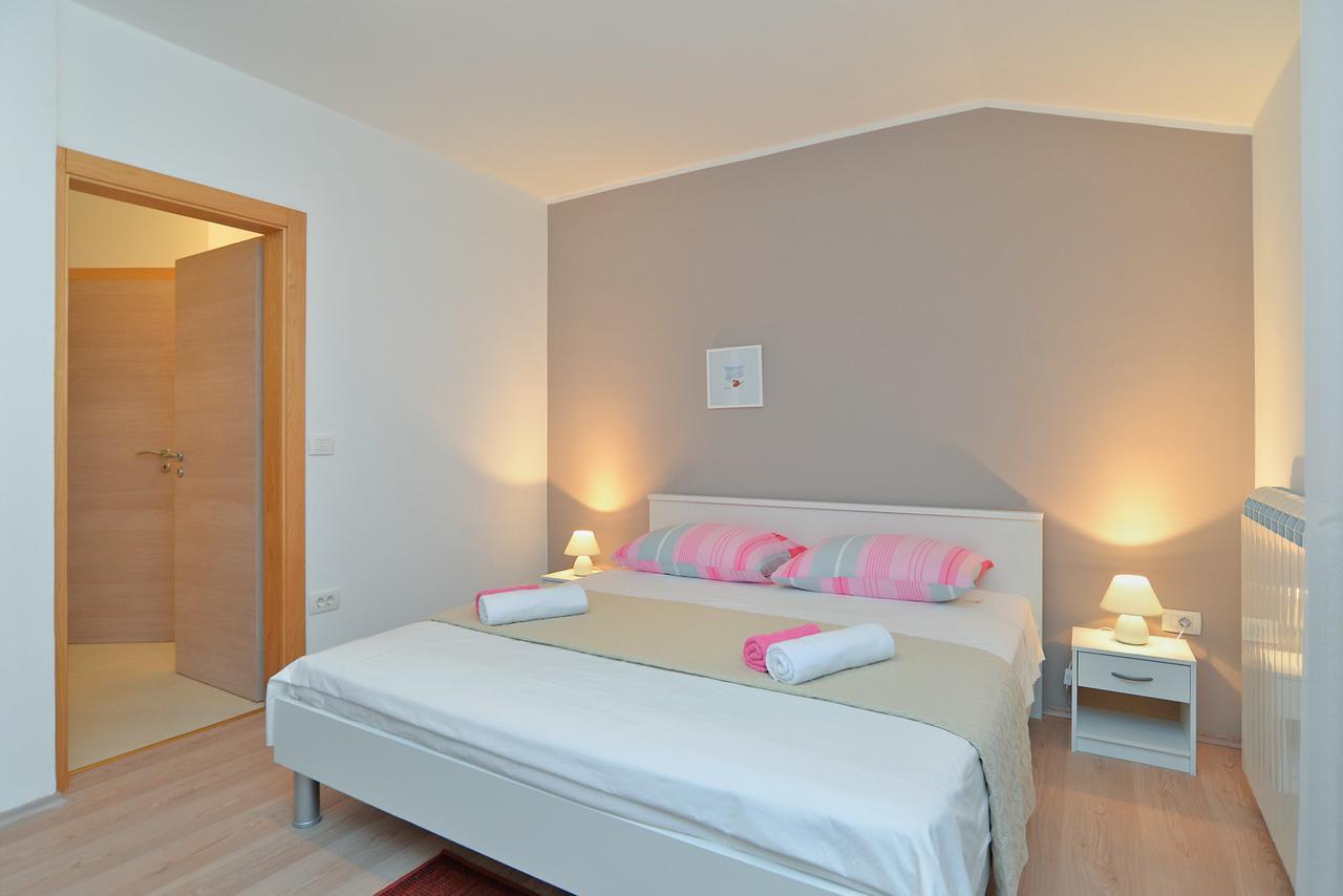 Apartments Olivera 1726 พูลา ภายนอก รูปภาพ