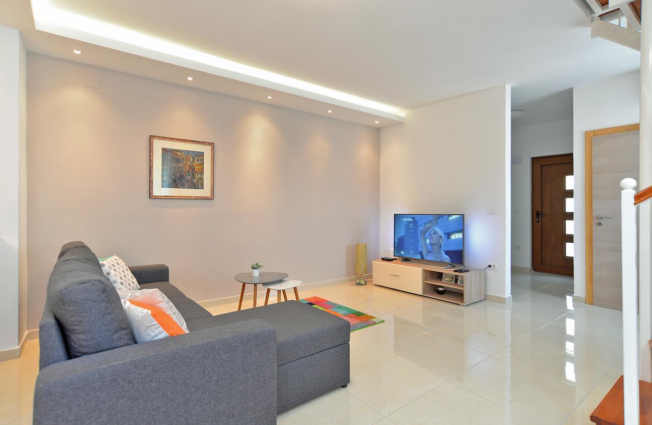 Apartments Olivera 1726 พูลา ภายนอก รูปภาพ