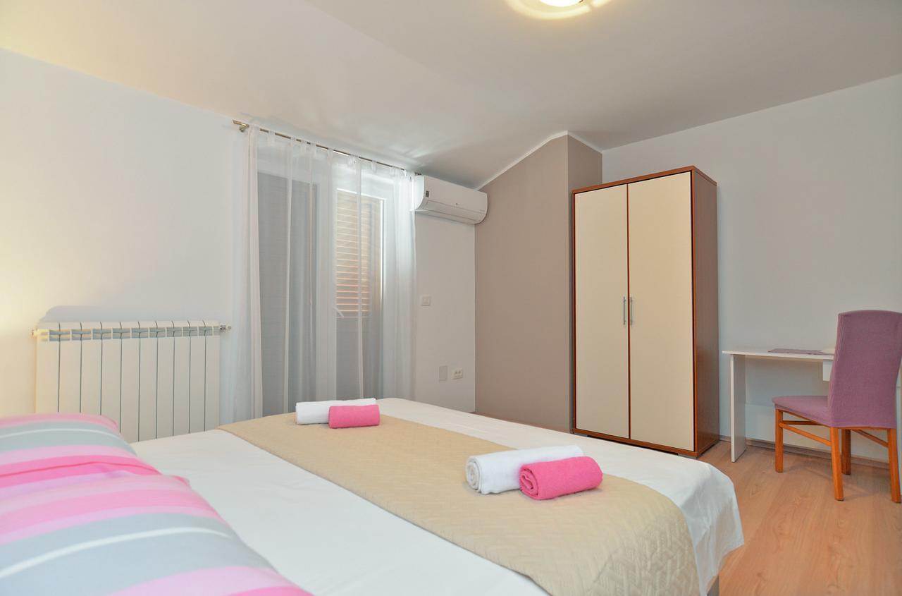Apartments Olivera 1726 พูลา ภายนอก รูปภาพ